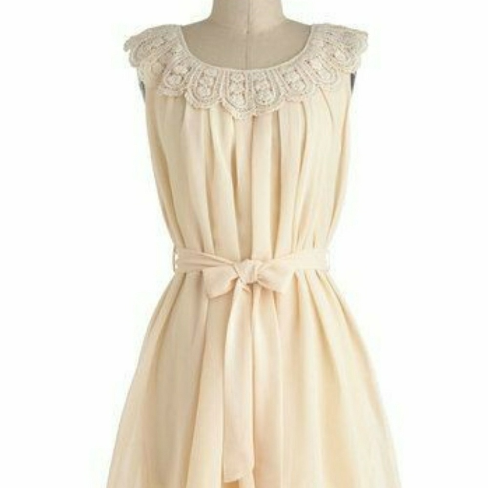 Modcloth cream chiffon and la e bubble dress.